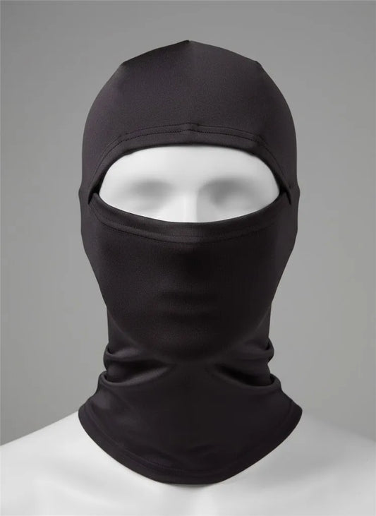 Balaclava negra para moto en maniquí, vista frontal