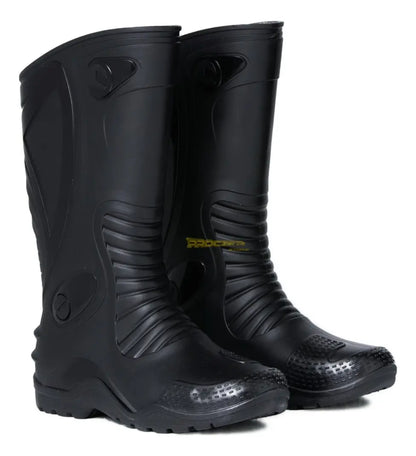 Par de botas de caucho impermeables en vista tres cuartos