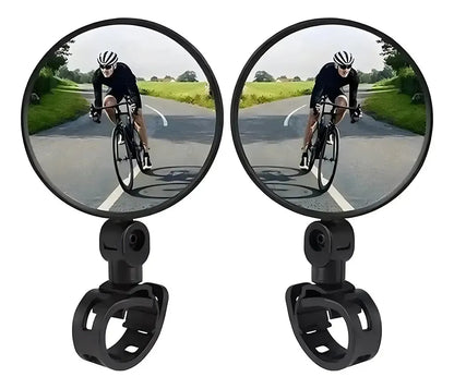 Par de espejos retrovisores convexos con reflejo de un ciclista