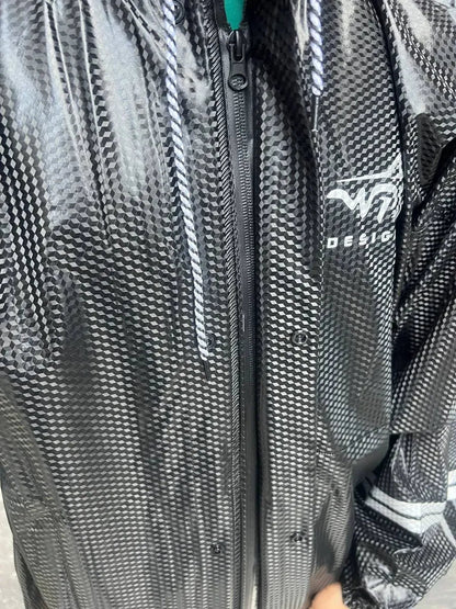 Textura satinada y cremallera del impermeable de PVC