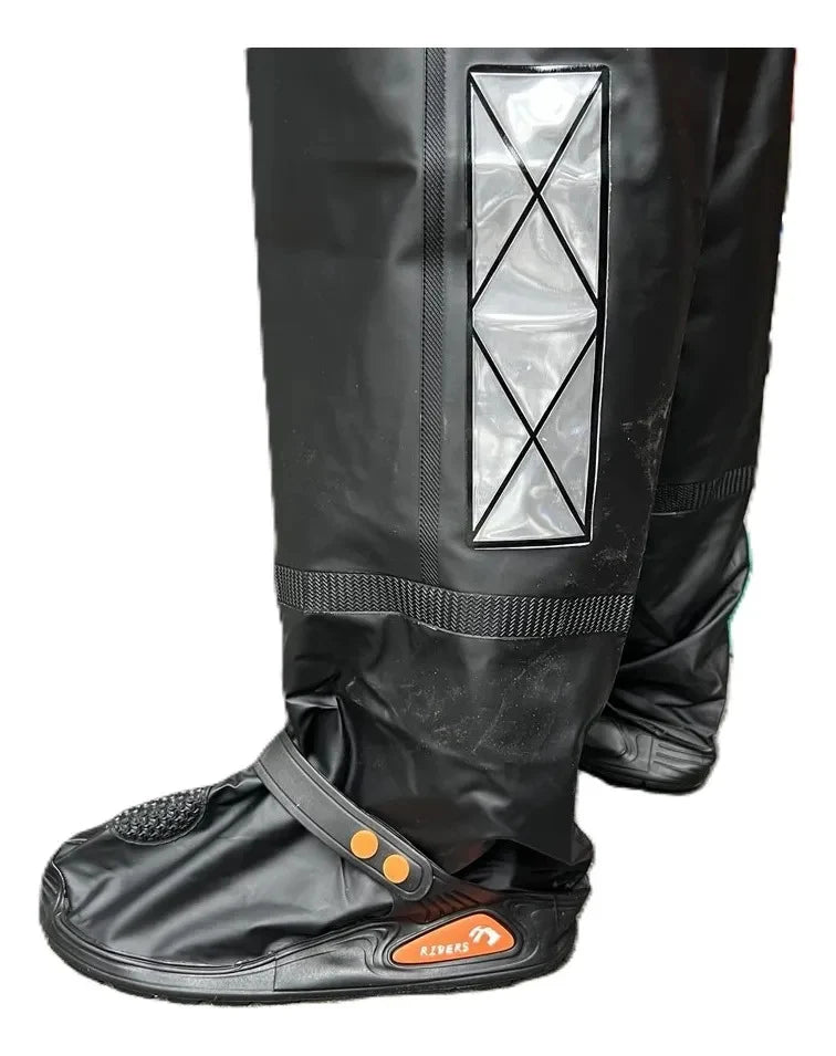 Zapatón integrado y banda reflectiva del pantalón enterizo