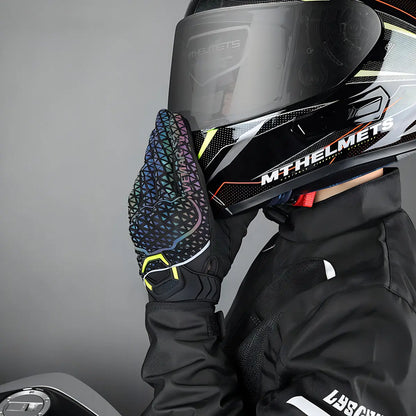 Guante Vemar VE-17 junto a un casco de moto