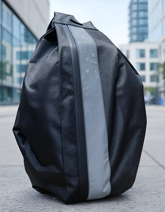 Portacasco impermeable negro con banda reflectiva