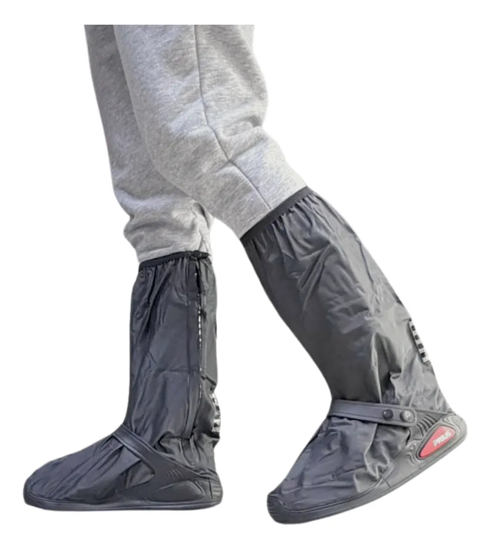 Piernas con zapatones Prius grises sobre la sudadera